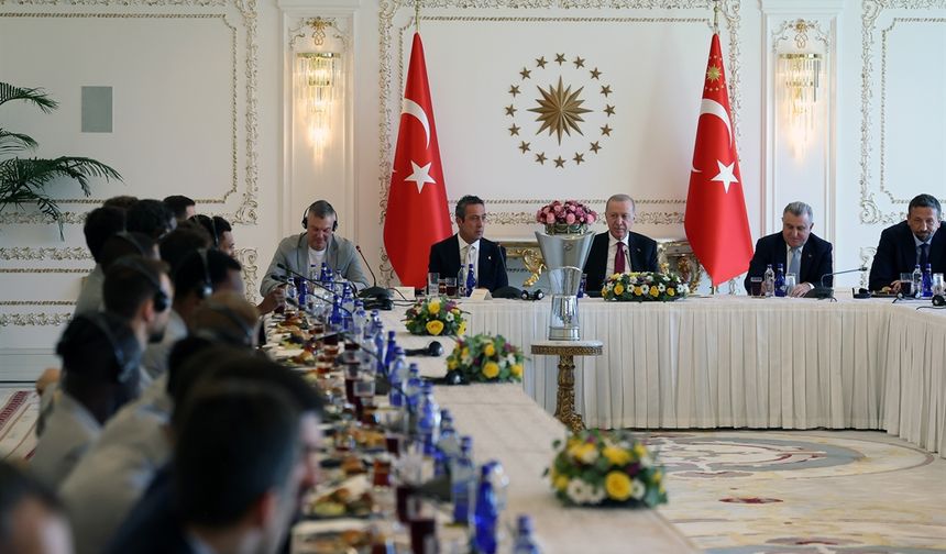 Cumhurbaşkanı Erdoğan, EuroLeague şampiyonu Fenerbahçe Beko'yu kabul etti