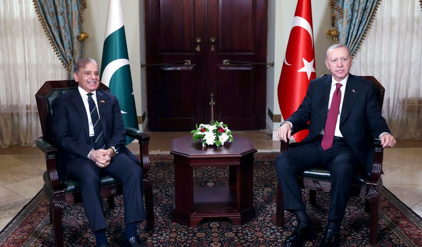 Pakistan Başbakanı Şerif'ten Pakistan-Türkiye dostluğu mesajı