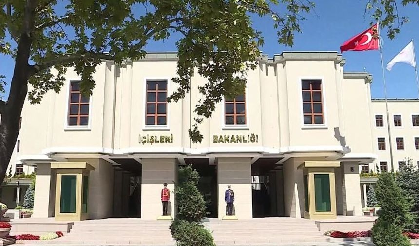 İçişleri Bakanlığı'ndan, 30 büyükşehir ilçesine kaymakam yerine vali atanacağı iddiasına yanıt