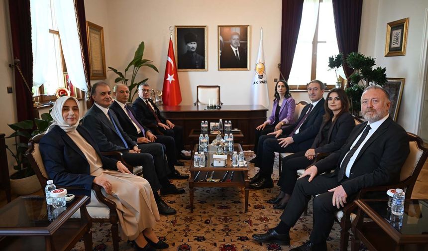 AK Parti ile DEM Heyeti görüşüyor