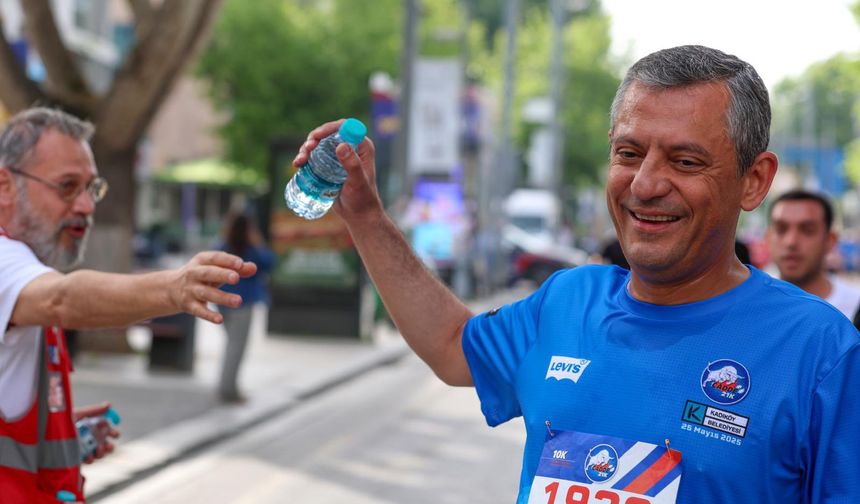 Özgür Özel, Kadıköy'de 10 kilometre parkurunda koştu