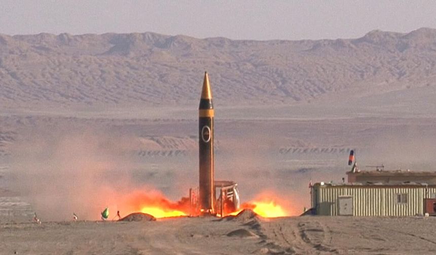 İran: Bölgedeki ABD üsleri ile İsrail hedefleri vuruldu!