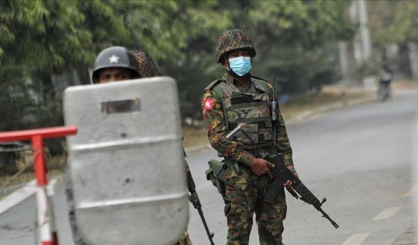 Myanmar'da askeri yönetim karşıtı silahlı grubun saldırısı nedeniyle 62 asker Tayland'a kaçtı