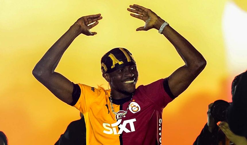 Galatasaray'ın rekor teklifler sunduğu Osimhen İstanbul'dan ayrıldı