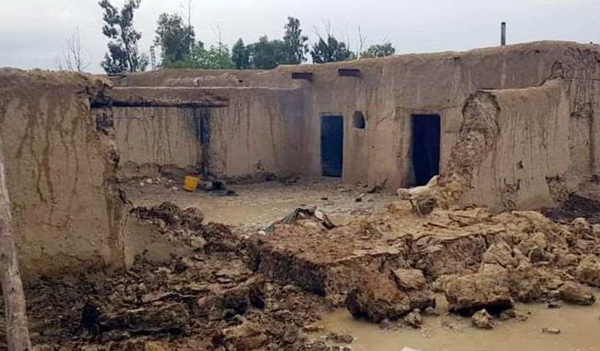 Pakistan'da fırtına: 25 ölü