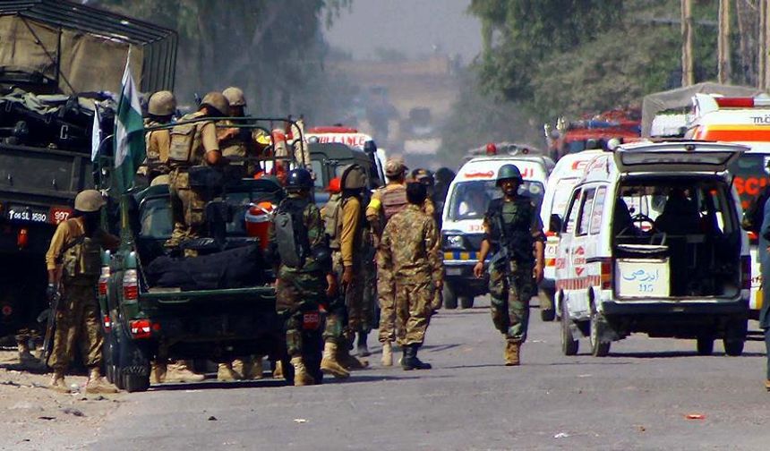 Pakistan, bombalı saldırıyla ilgili Hindistan'ı suçladı