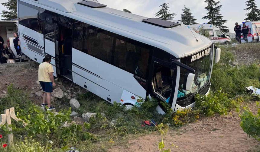 Yolcu otobüsü ile tur midibüsü çarpıştı: 28 yaralı