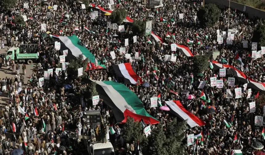 Yemen'de on binlerce kişi İsrail'e tepki eylemi düzenledi