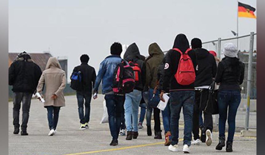 Alman mahkemesine göre, sınırda iltica talebinde bulunanların geri çevrilmesi yasa dışı