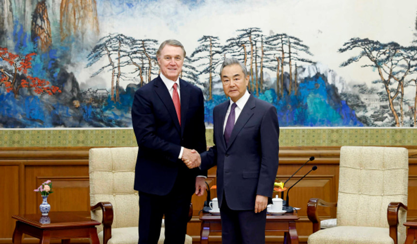 Wang Yi, ABD’nin yeni Beijing Büyükelçisi’ni kabul etti