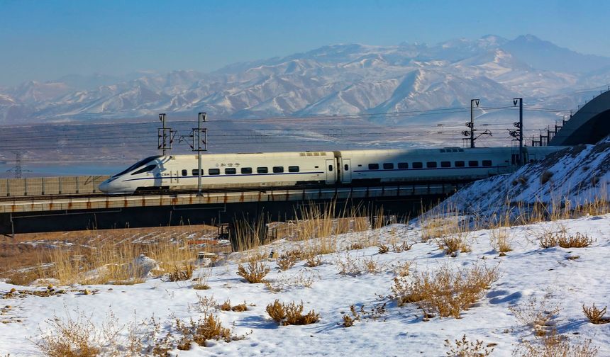 Çin’in Xinjiang Uygur Özerk Bölgesi’nde yük taşıma rekoru