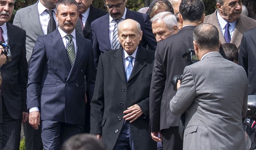 Bahçeli, Alparslan Türkeş'in kabrini ziyaret etti
