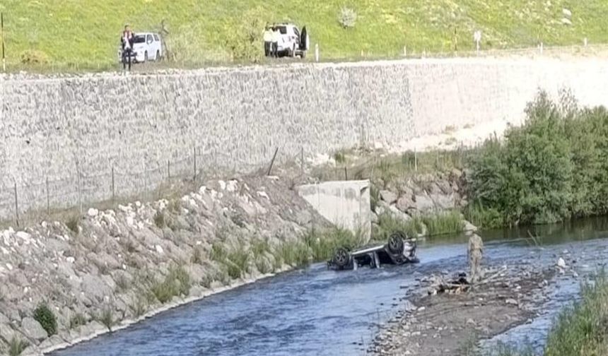 Otomobil dereye uçtu; anne, baba ve çocukları hayatını kaybetti