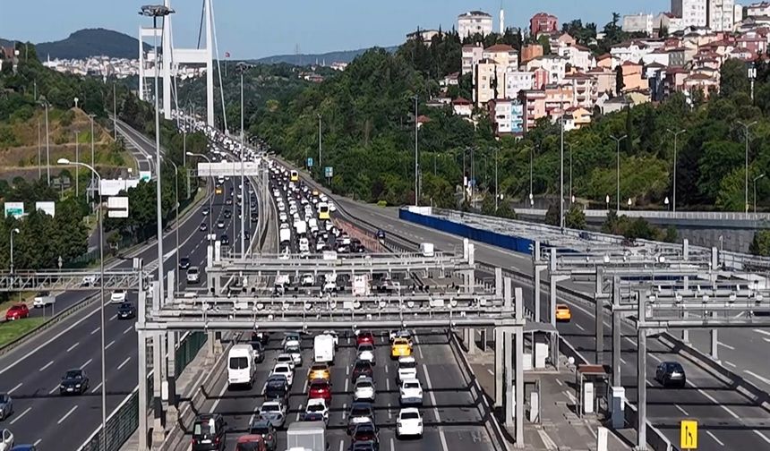 İstanbul'un çıkış noktalarında bayram tatili nedeniyle trafik yoğunluğu