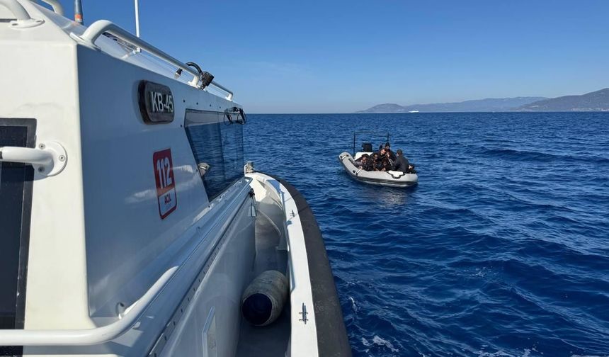 İzmir açıklarında 18 düzensiz göçmen yakalandı