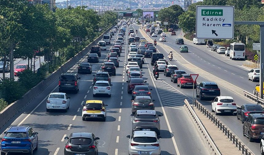 İstanbul'da bayram tatili dönüşü trafik yoğunluğu başladı