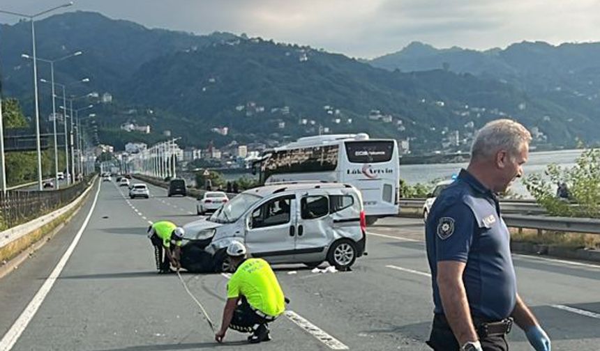 Rize'de takla atan hafif ticari araçtaki 2 kişi öldü, 3 kişi yaralandı