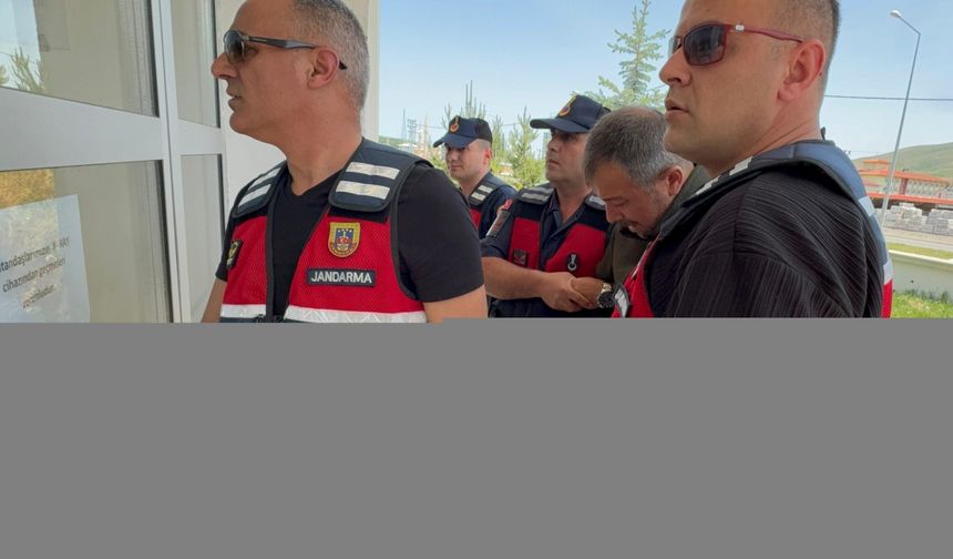 Kardeşini öldürüp oğlunu ve diğer kardeşini yaralamıştı; eski köy muhtarı tutuklandı