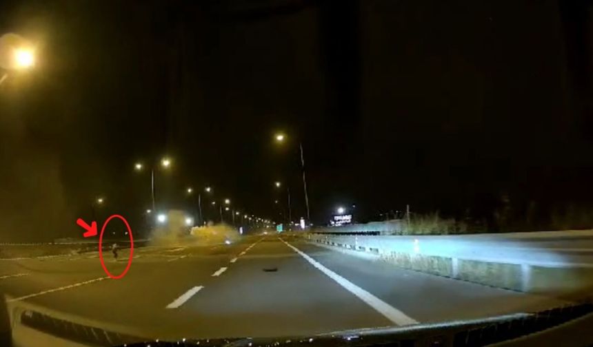 9 Yaşındaki çocuk takla atan otomobilden fırladı