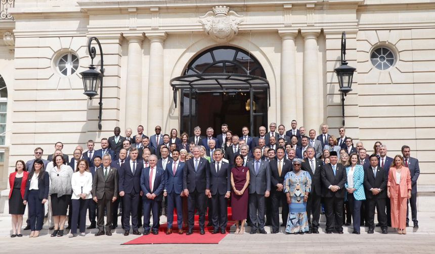 Bakan Bolat, Fransa’da ‘OECD Bakanlar Konseyi Toplantısı'na katılıyor