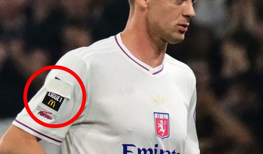 Fransa’da formalarındaki LGBT sembolünü kapatan futbolculara 4'er maç ceza verildi