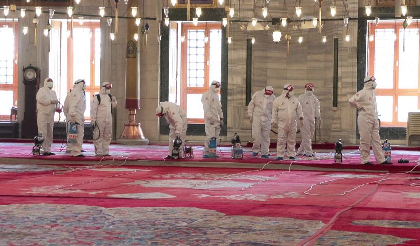 Fatih Camii'nde Kurban Bayramı temizliği