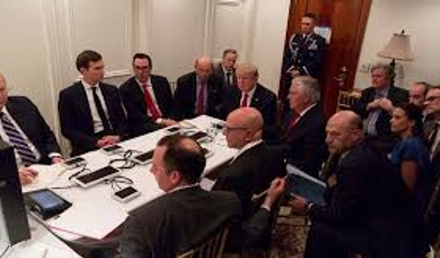 Trump, Durum Odası'nda ulusal güvenlik ekibini topladı