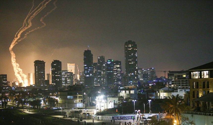 İran füzeleri Tel Aviv ve çevresinde hasara yol açtı