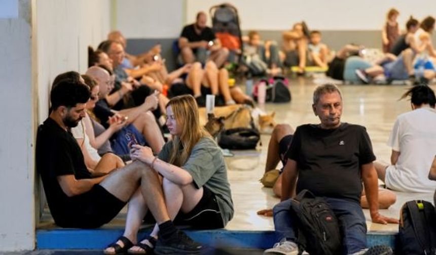 İran hipersonik füzelerle İsrail'i vurdu