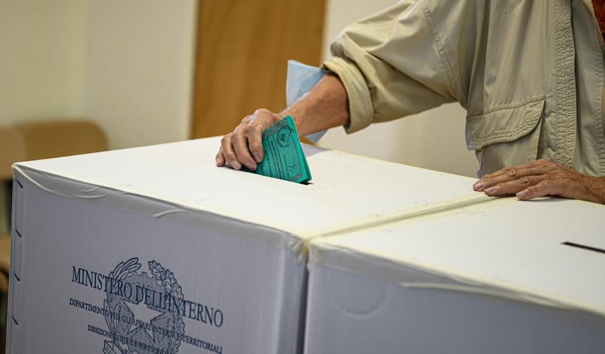 İtalya, referandum için sandık başında
