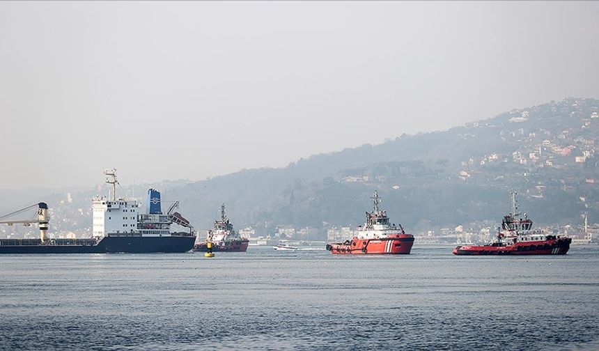 İstanbul Boğazı'nda gemi trafiği askıya alındı