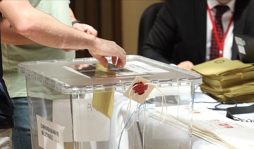 Polonya'da, cumhurbaşkanı için ikinci tur oy verme işlemi başladı