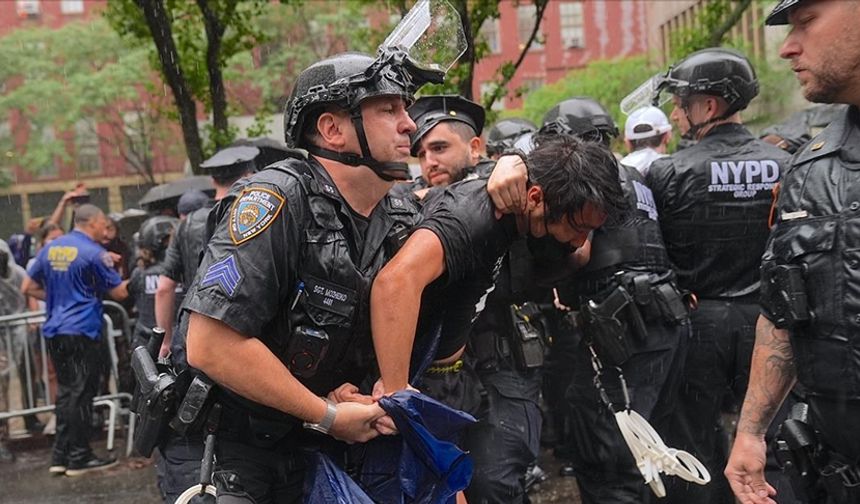 New York’ta göçmen protestosuna polis müdahalesi: 65 gözaltı