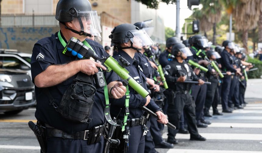 ABD’de gerginlik tırmanıyor: Los Angeles’ta sokağa çıkma yasağı!
