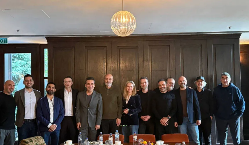 Müziğin önde gelen isimleri buluştu: “Yapay zekâya karşı mücadele şart”