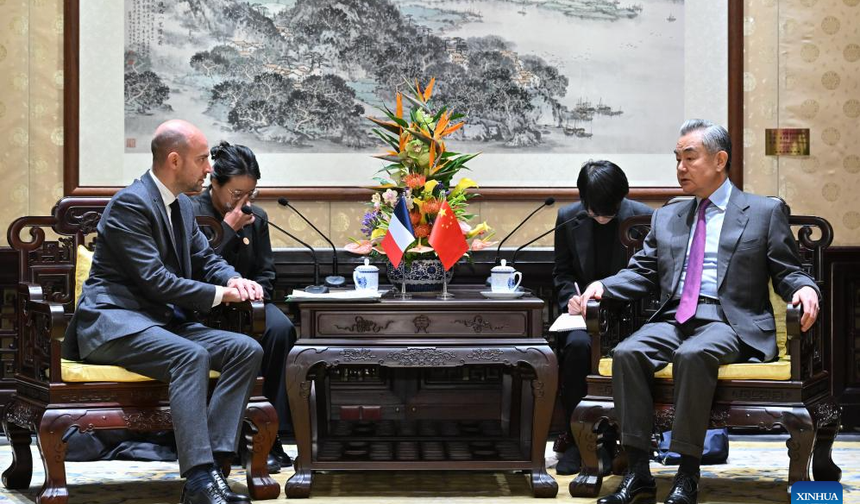 Çin Dışişleri Bakanı Wang Yi, Fransız mevkidaşıyla görüştü