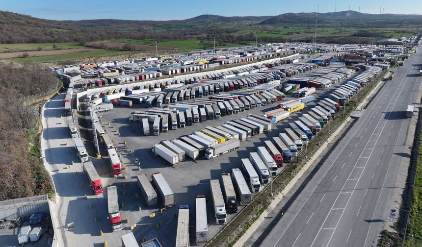 Yunan çiftçilerin eylemi; Türk tırları sınırda kaldı, uzun kuyruklar oluştu