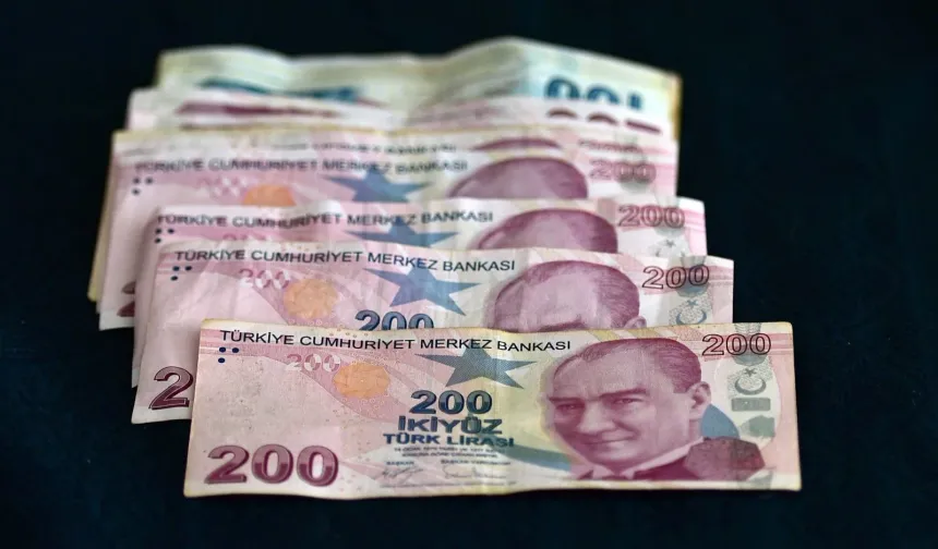 Geçen yıl asgari ücreti doğru tahmin etmişti: 2026 için bu tahminlerde bulundu!