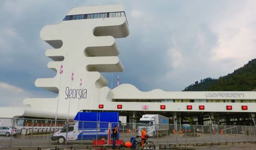 Gürcistan-Türkiye arası geçişlerde sağlık sigortası şartı