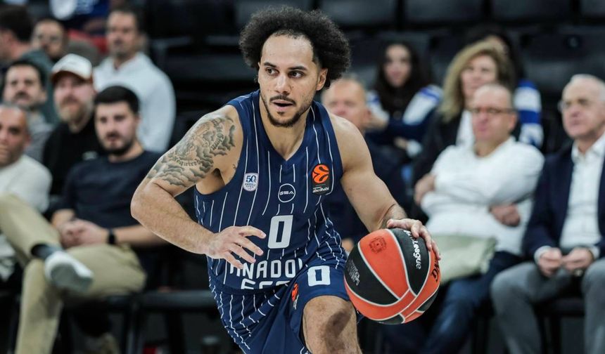 Anadolu Efes kaptanı Shane Larkin, ameliyat edildi