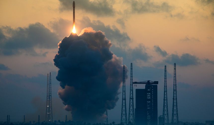 Çin yeni internet uydularını fırlattı