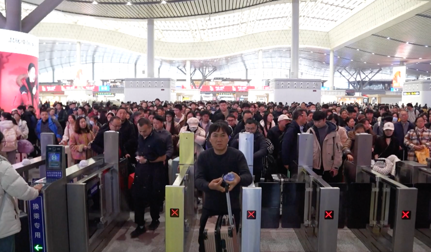 Çin'de Bahar Bayramı trafiği başladı, 9,5 milyar seyahat bekleniyor