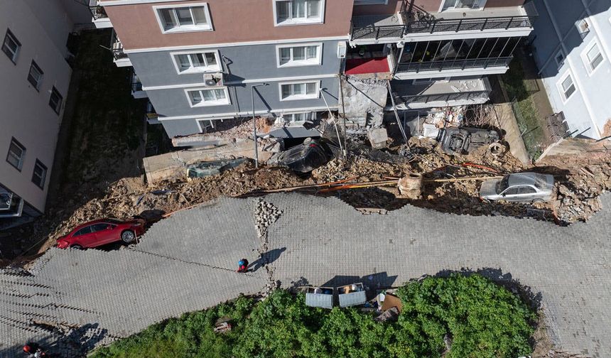 İzmir'de istinat duvarı çöktü: 3 bina tahliye edildi