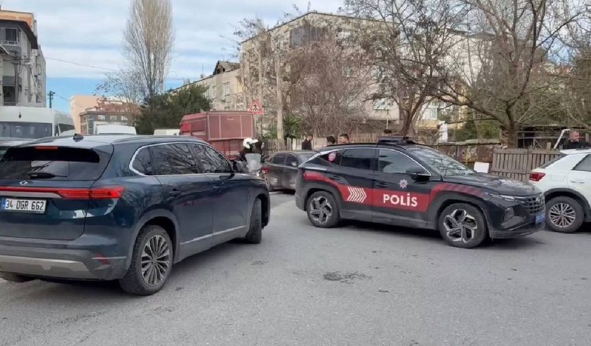 Küçükçekmece’de polise bıçaklı saldırı: 4’ü polis 6 yaralı