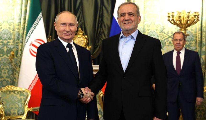 Putin’den Pezeşkiyan’a devrim mesajı: 'Rusya, İran’ın egemenliğini destekliyor'