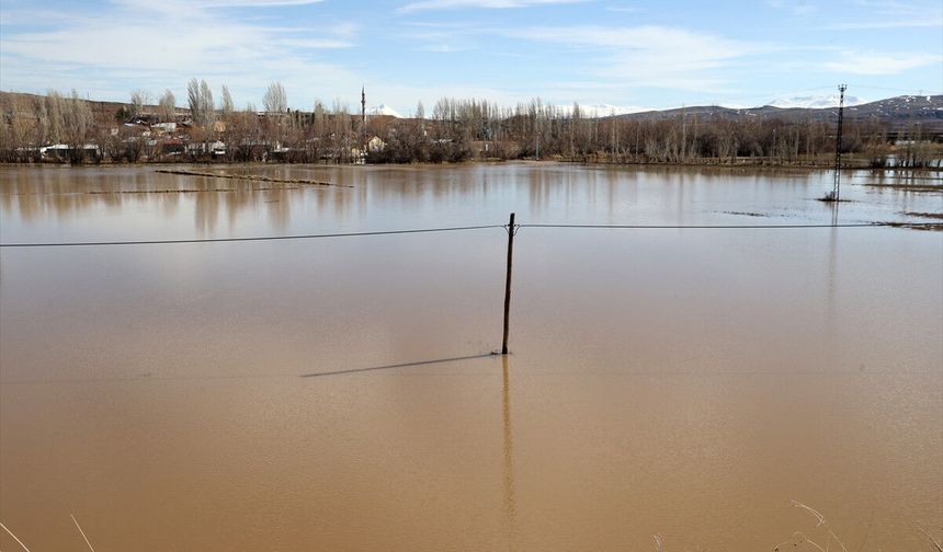 1400 futbol sahası büyüklüğünde tarım arazisi su altında