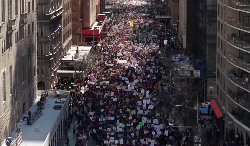 ABD'de milyonlar sokağa çıktı: "Trump gitmeli"