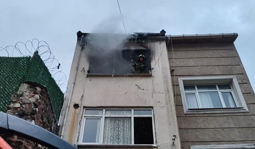 Fatih'te apartmanda çıkan yangında 1 kişi öldü, 5 kişi yaralandı