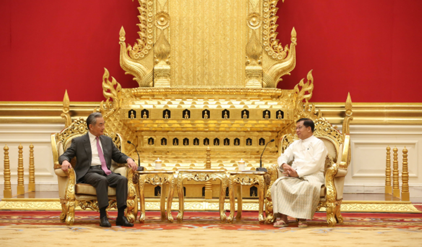 Wang Yi, Myanmar Devlet Başkanı Min Aung Hlaing ile görüştü