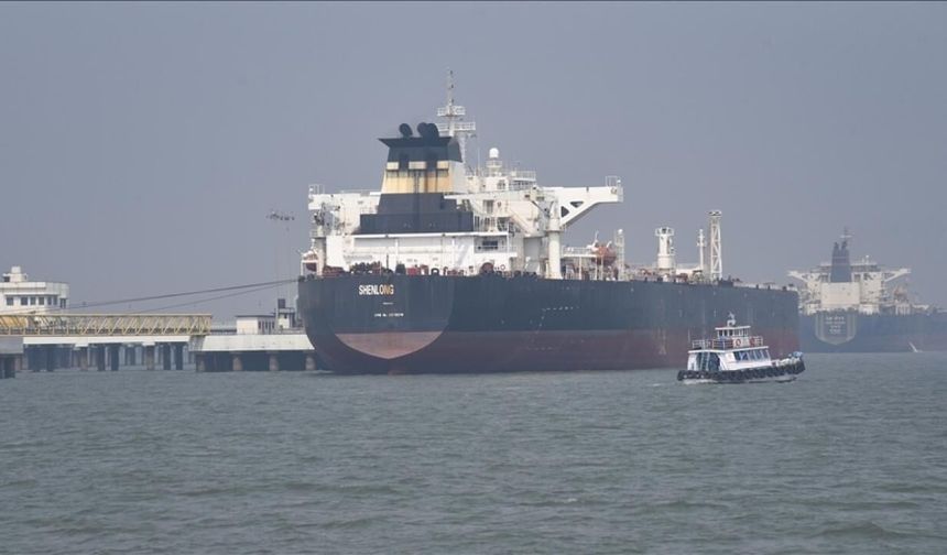 ABD ablukasına rağmen Çin menşeili gemi Hürmüz'den geçti!